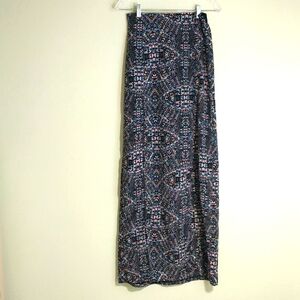 Kendall & Kylie, black print front double split Maxi skirt. M.